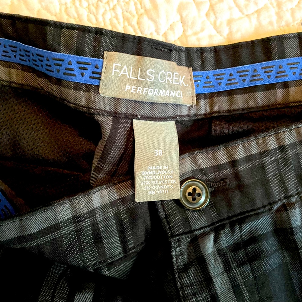 Like new Falls Creek Performance Golf shorts (38)